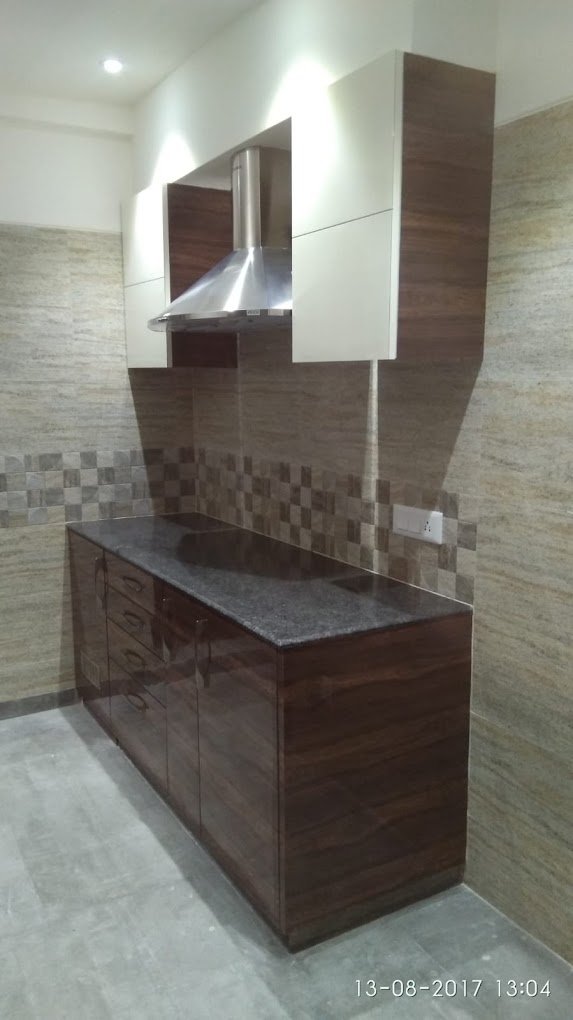 Chandra Carpenter in Kolkata, West Bengal