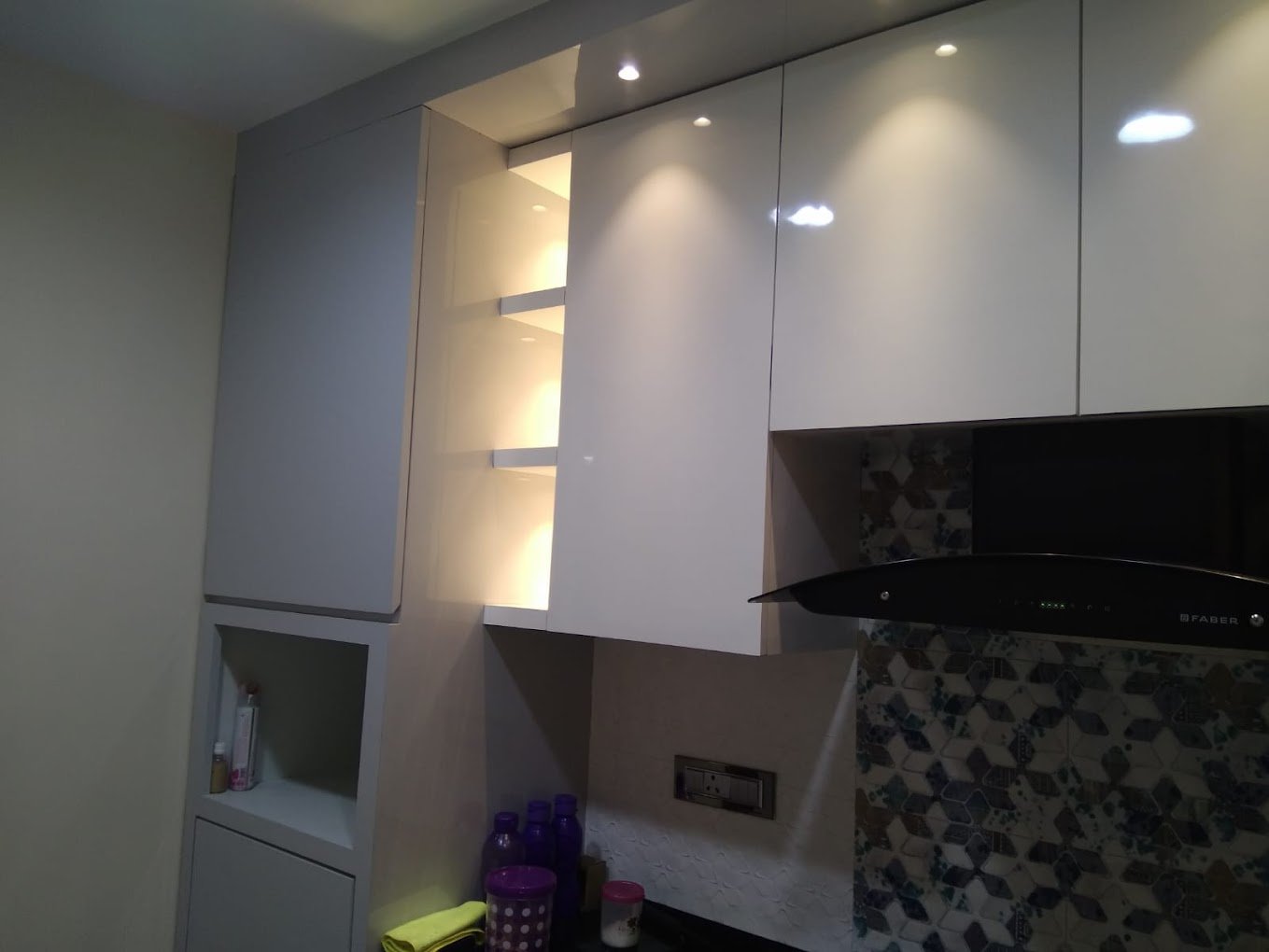 Chandra Carpenter in Kolkata, West Bengal