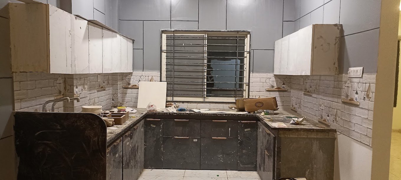 Mukesh Carpenter in Indore, Madhya Pradesh